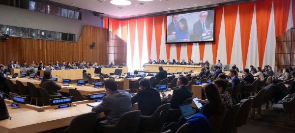 在第八十届会议主席Annalena Baerbock 主持的一次非正式会议期间,联合国大会全体会议室的宽景观,她领导了关于联合国80倡议的简报.